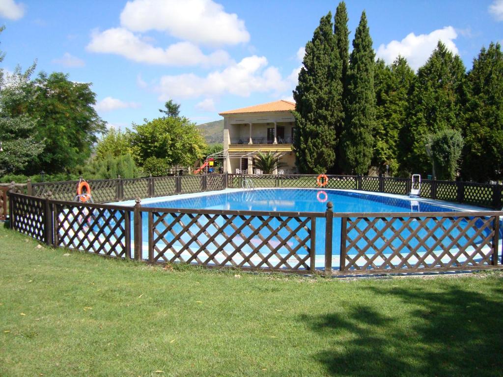 Bazén v ubytování Parador de Verín nebo v jeho okolí