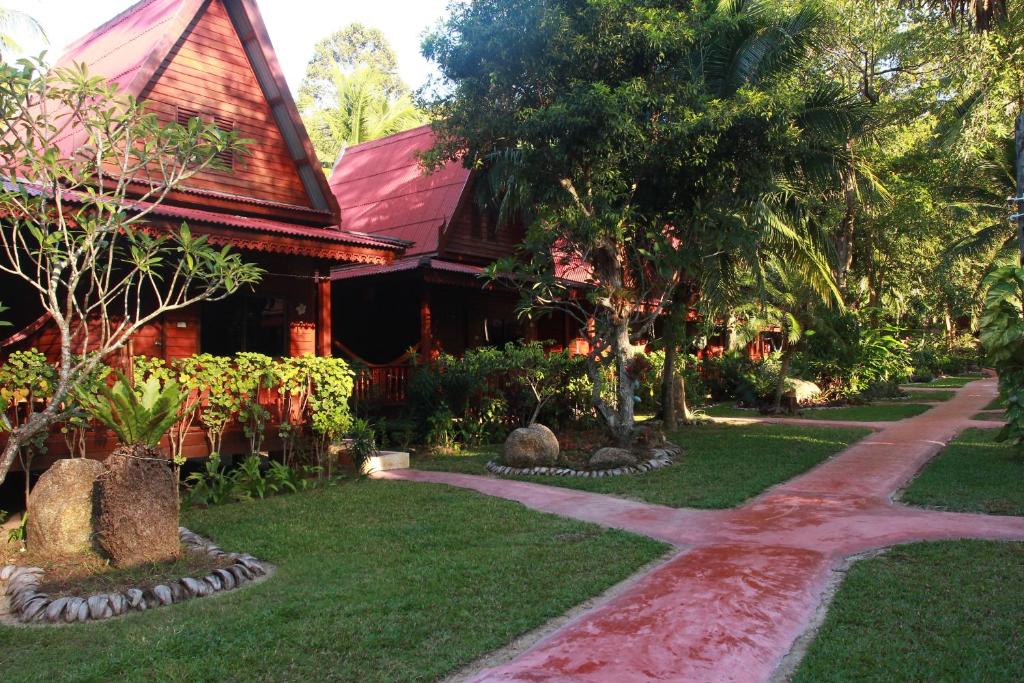 Longtail Beach Resort - Luxe Tweepersoonskamer Met Airconditioning