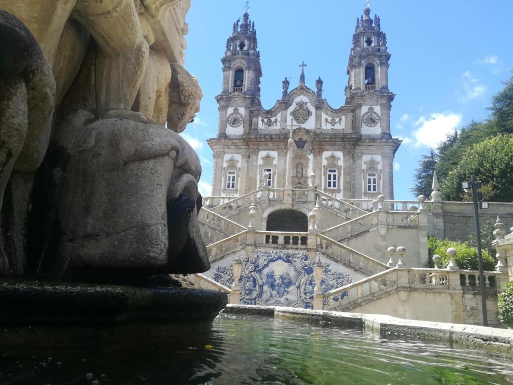 an old building with a fountain in front of it at O Cantinho do Colégio - Dourocollege in Lamego