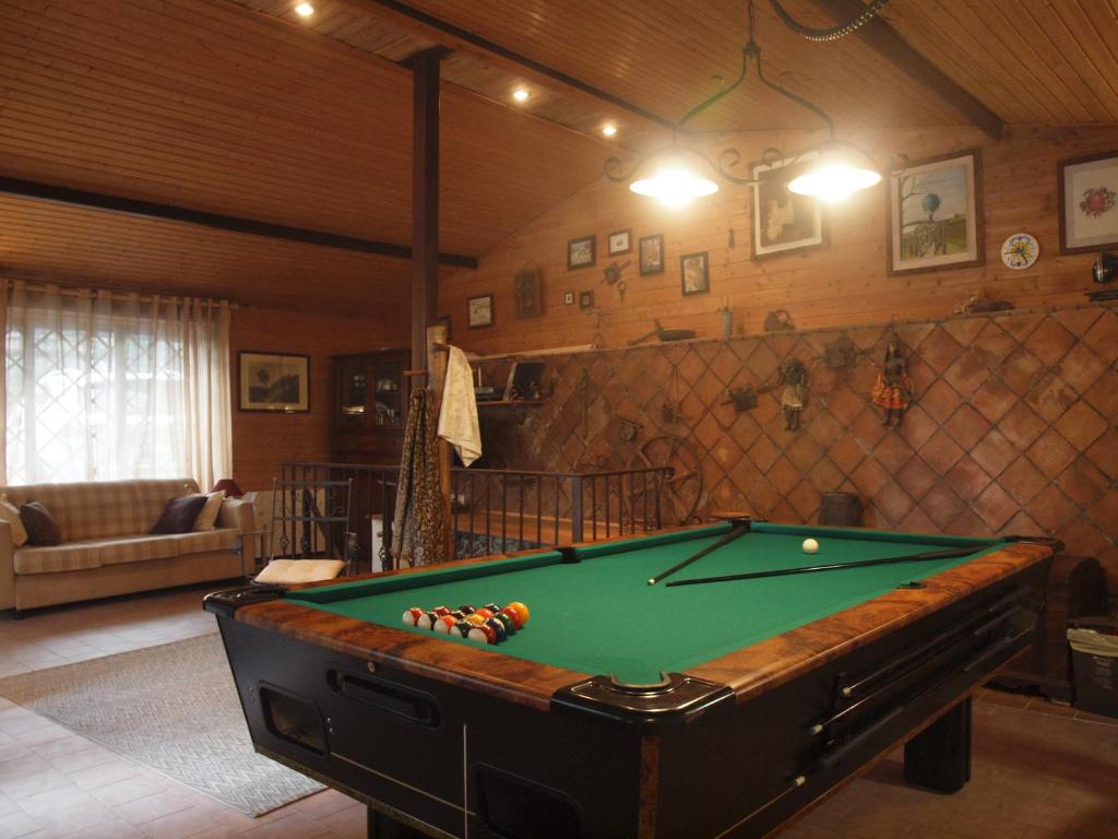Biliár nebo kulečník v ubytování Chalet Gea