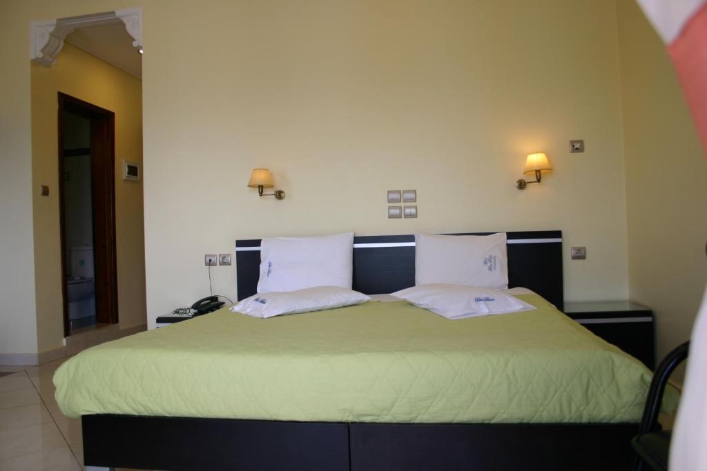 Postel nebo postele na pokoji v ubytování Petit Palais Hotel