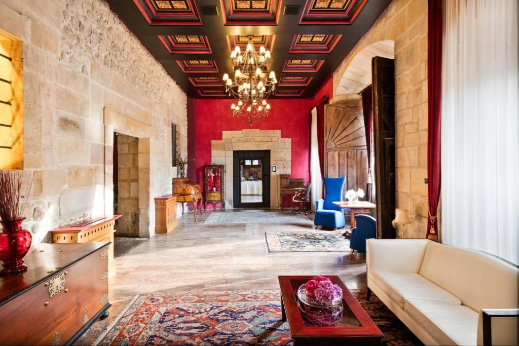 Posezení v ubytování Abba Palacio de Soñanes Hotel
