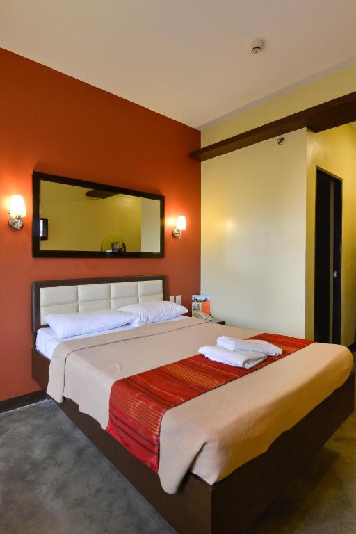 Postel nebo postele na pokoji v ubytování Express Inn Cebu Mabolo
