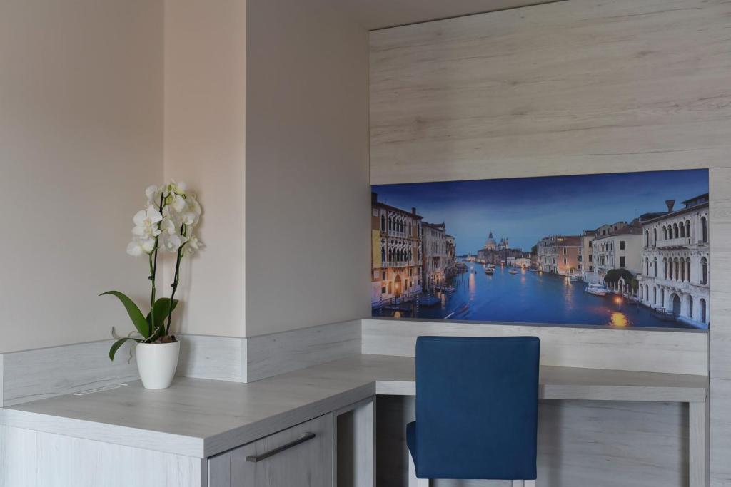TV a/nebo společenská místnost v ubytování Hotel Cesare Augustus