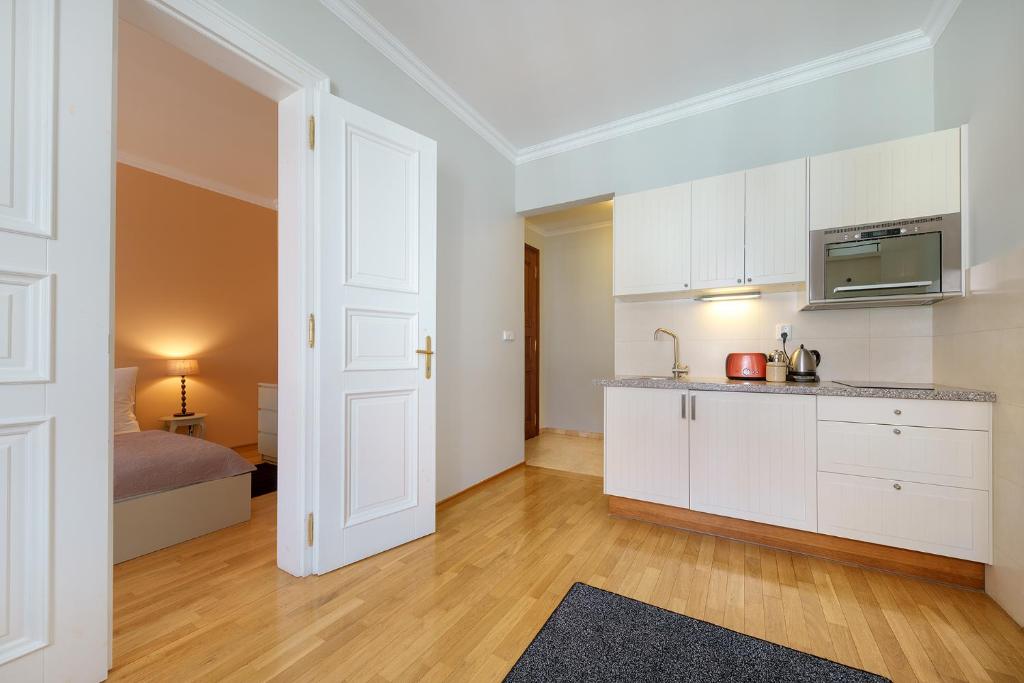 Hunger Wall Residence - 13