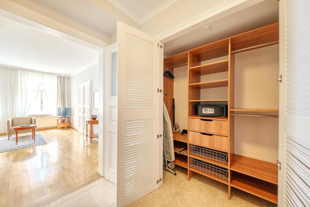 Hunger Wall Residence - 6