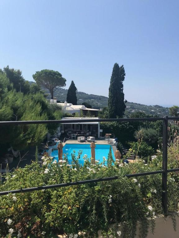 a swimming pool in front of a house at Hotel Orsa Maggiore in Anacapri