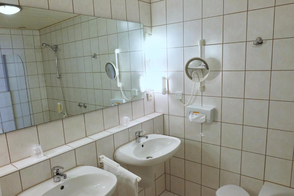 Koupelna v ubytování Romantica Hotel Blauer Hecht