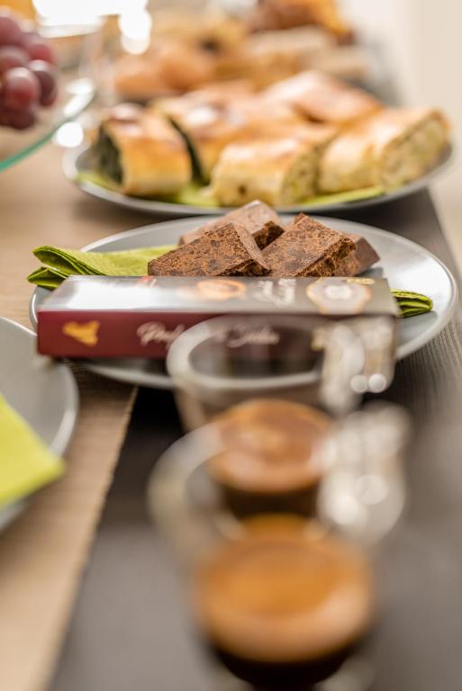 Jedlo v ubytovaní bed & breakfast alebo blízkom okolí