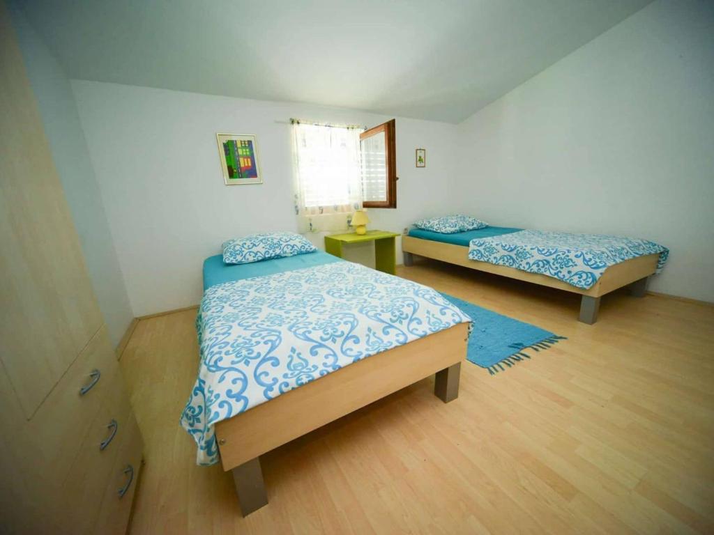 Zdjęcie z galerii obiektu Two-Bedroom Apartment in Ljubac I w mieście Krneša