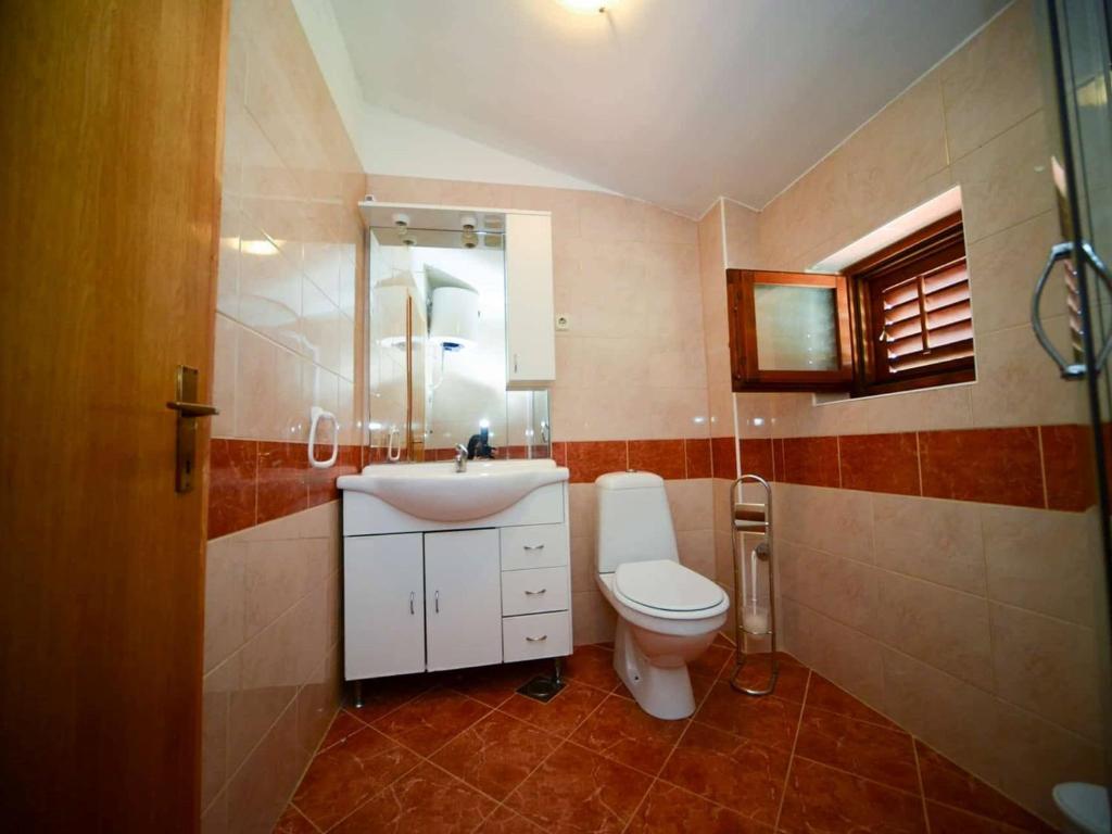 Zdjęcie z galerii obiektu Two-Bedroom Apartment in Ljubac I w mieście Krneša
