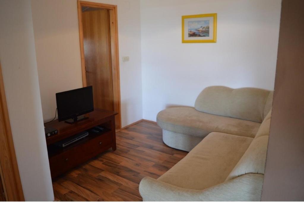Zdjęcie z galerii obiektu Two-Bedroom Apartment in Ljubac I w mieście Krneša