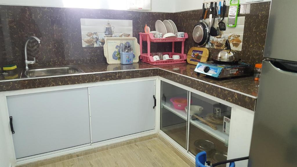 Kuchyň nebo kuchyňský kout v ubytování Anura Home Stay