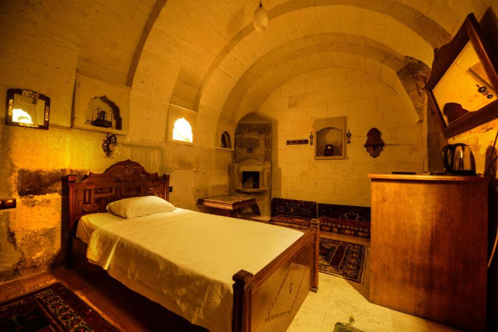 Vineyard Cave Hotel - 11