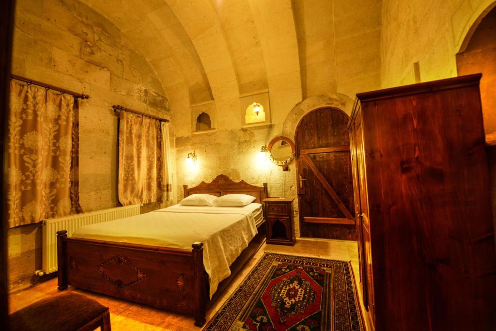 Vineyard Cave Hotel - 8