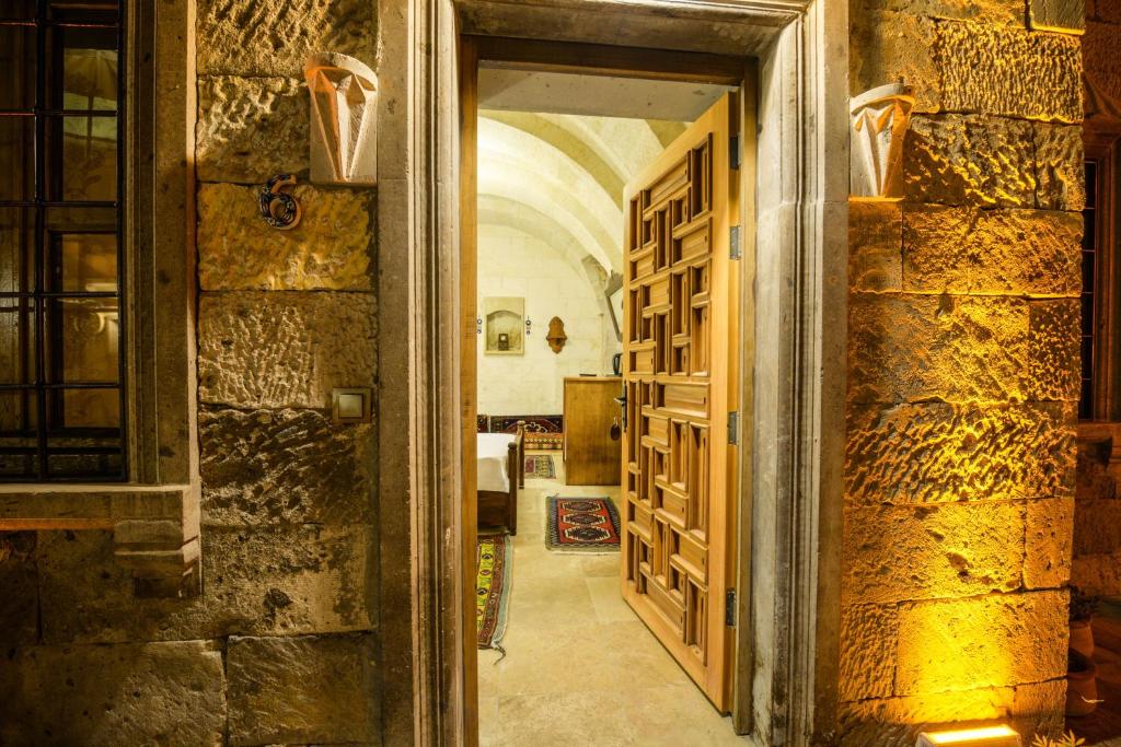 Vineyard Cave Hotel - 14