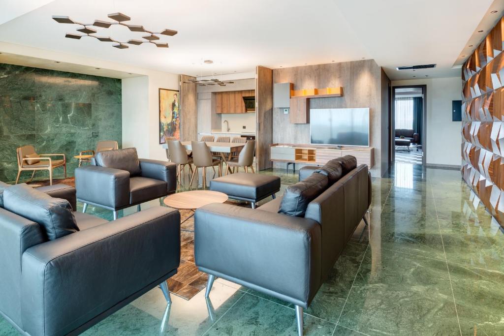 Posezení v ubytování Emerald Hotel