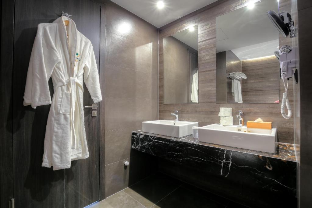 Koupelna v ubytování Emerald Hotel