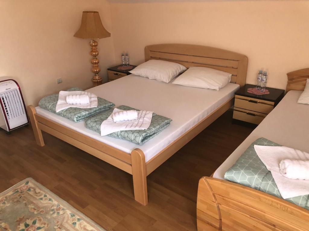Postel nebo postele na pokoji v ubytování Holiday Home Rodjak sa sela