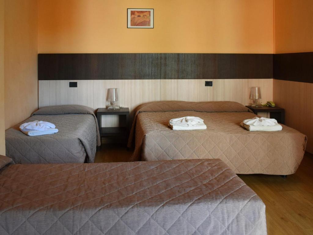 A bed or beds in a room at Hotel Bamby