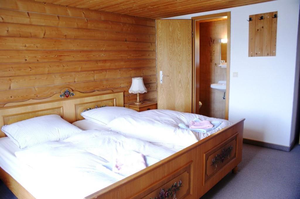 Postel nebo postele na pokoji v ubytování Pension Hirsch