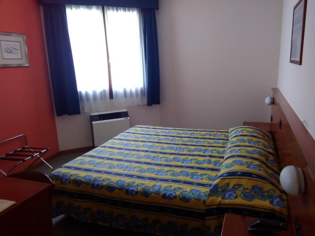 Postel nebo postele na pokoji v ubytování Hotel Naonis