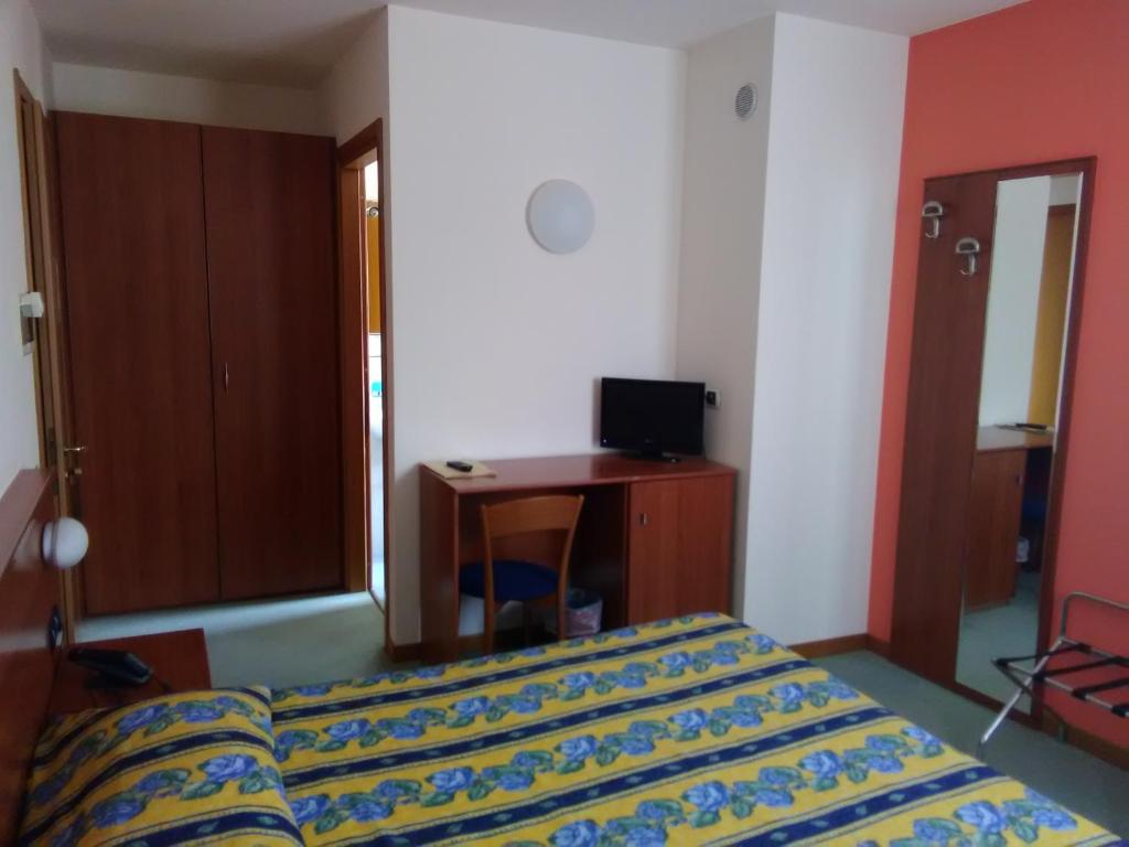 Postel nebo postele na pokoji v ubytování Hotel Naonis