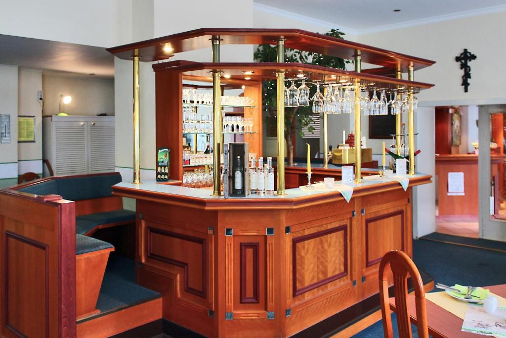 Lounge nebo bar v ubytování Hotel Schwarzes Ross Siebenlehn