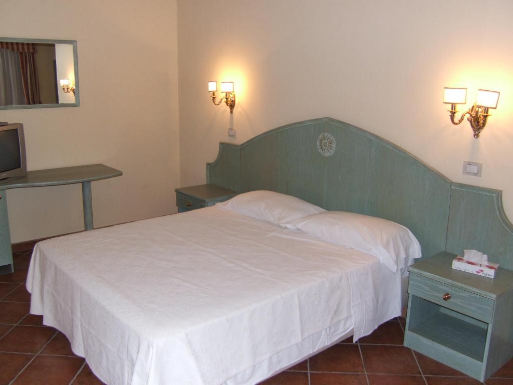 Postel nebo postele na pokoji v ubytování Hotel Quadrifoglio Roma Eur