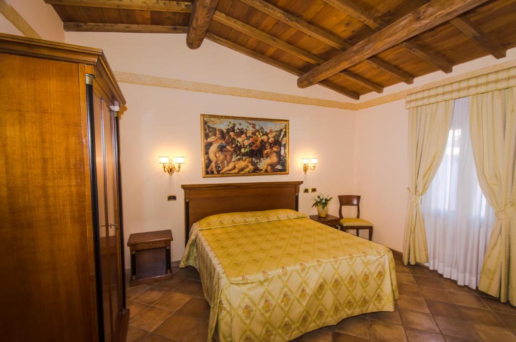 Postel nebo postele na pokoji v ubytování Hotel Quadrifoglio Roma Eur