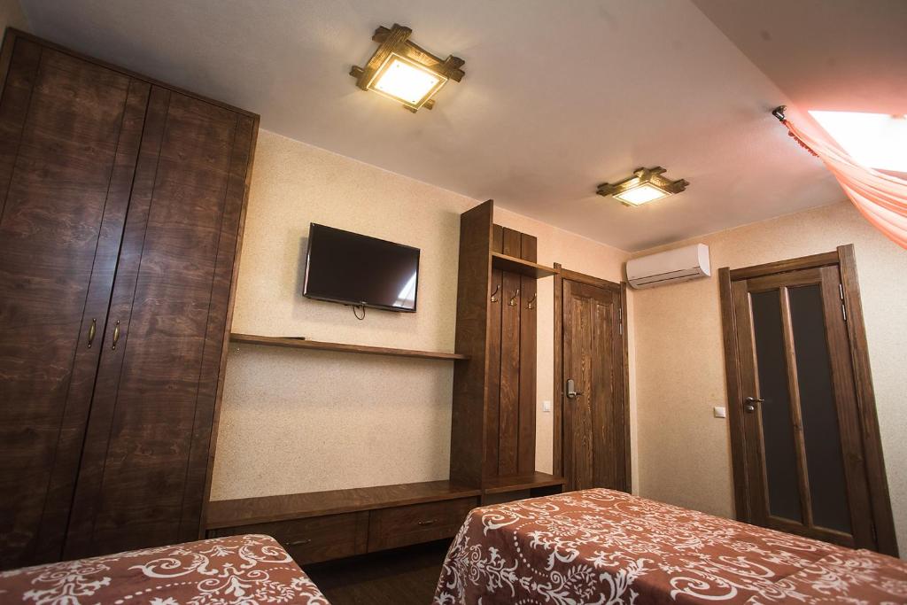 Russkiy dvor - Housity