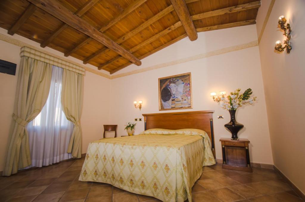 Postel nebo postele na pokoji v ubytování Hotel Quadrifoglio Roma Eur
