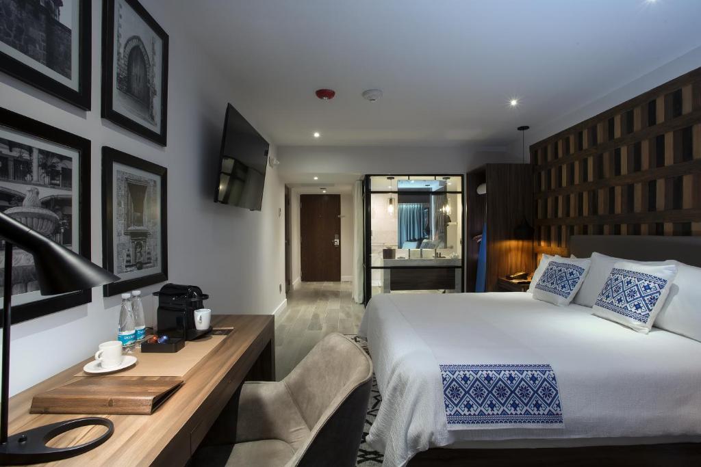 Postel nebo postele na pokoji v ubytování Hotel Indigo Guadalajara Expo by IHG