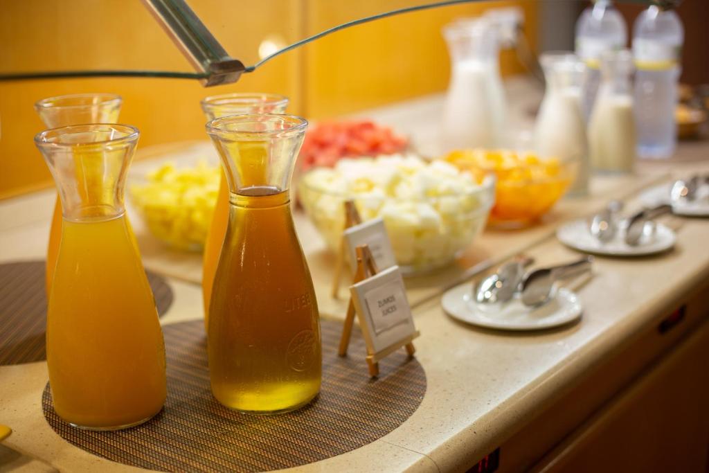 Comida en o cerca de este hotel