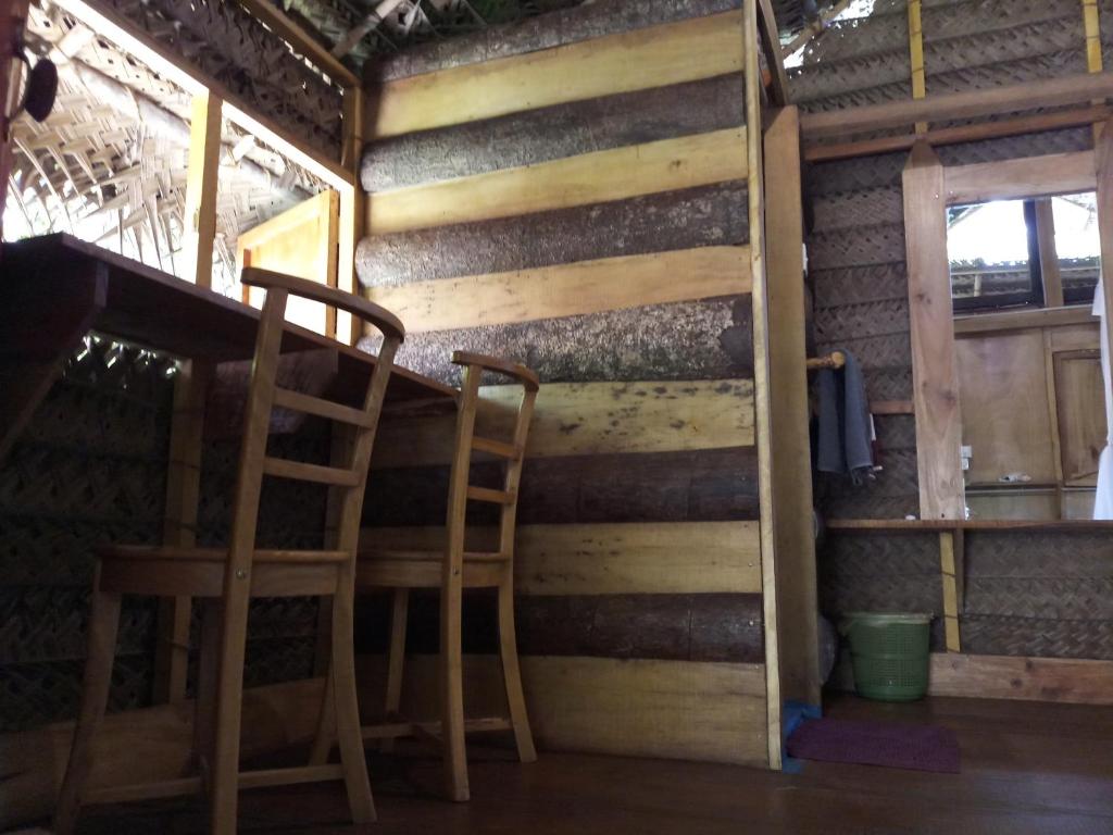 Palanda nebo palandy na pokoji v ubytování Chami's Place