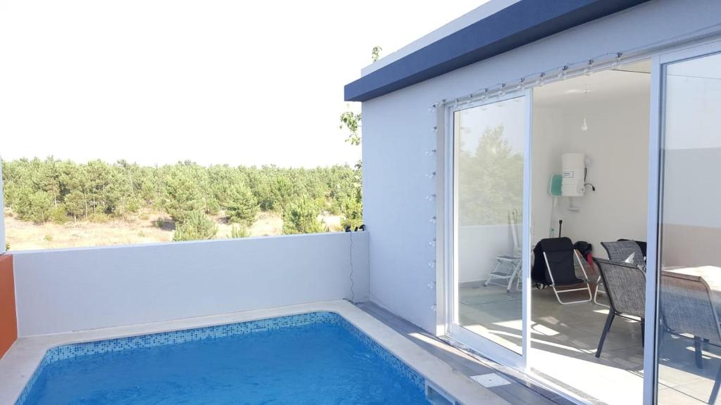 Bazén v ubytování Paradise Terrace House nebo v jeho okolí
