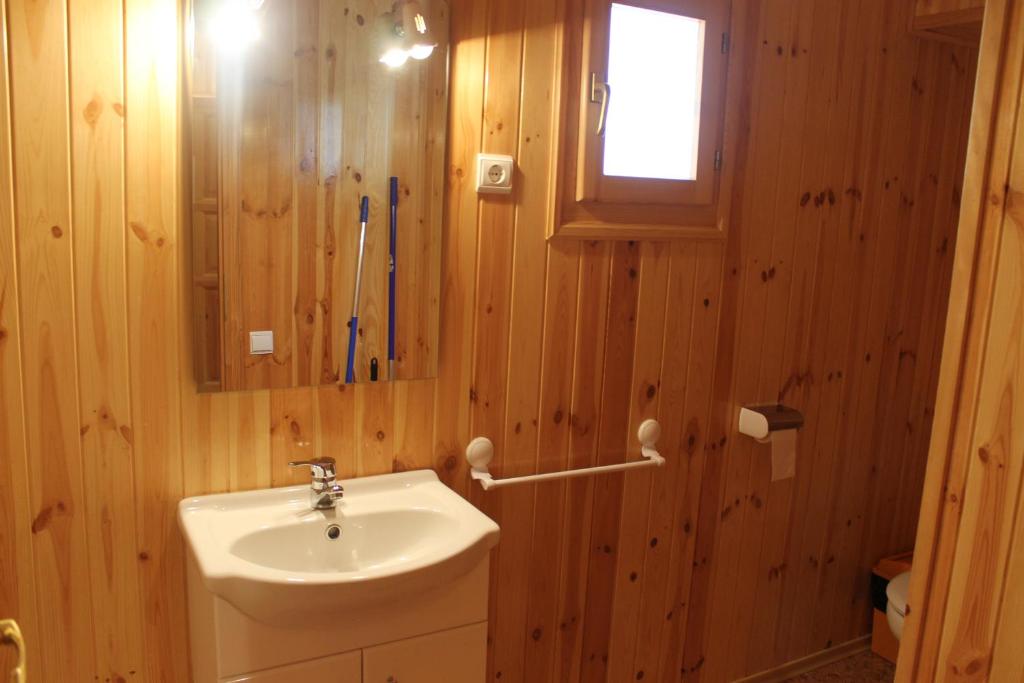 Koupelna v ubytování Bungalows Pont d'Ardaix