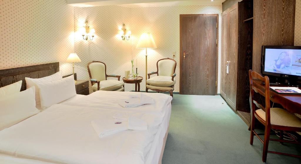 TV a/nebo společenská místnost v ubytování Stadthotel Patrizier