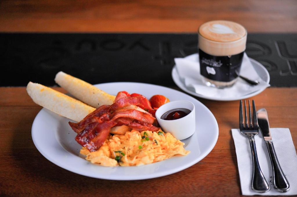 Glur Phuket Patong Beach - Resim 27