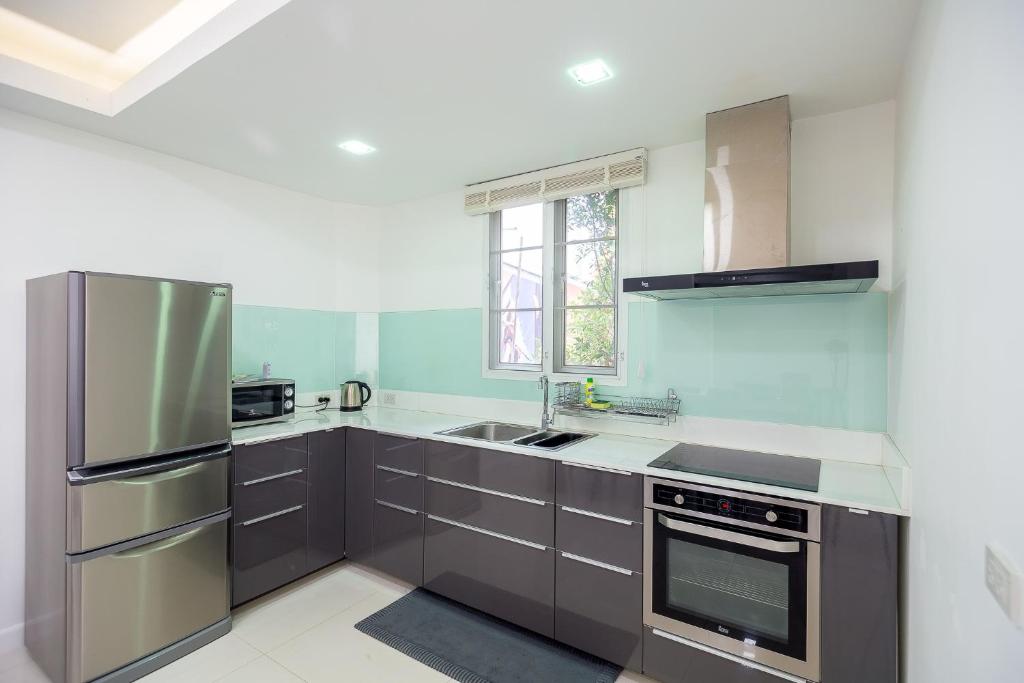 Kuchyň nebo kuchyňský kout v ubytování Modern Pool House