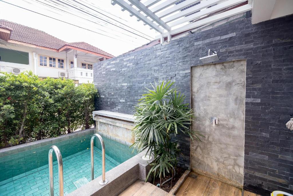 Bazén v ubytování Modern Pool House nebo v jeho okolí