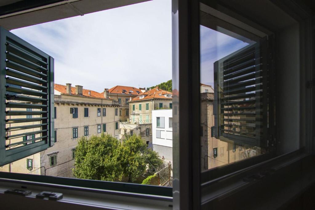 Budova, v ktorej sa apartmán nachádza
