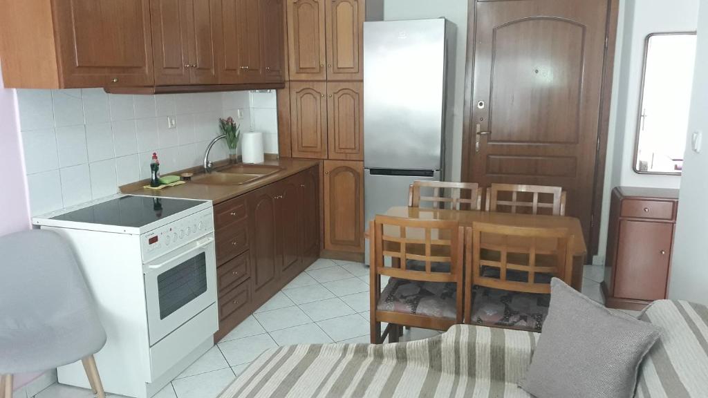 Kuchnia lub aneks kuchenny w obiekcie Dimos