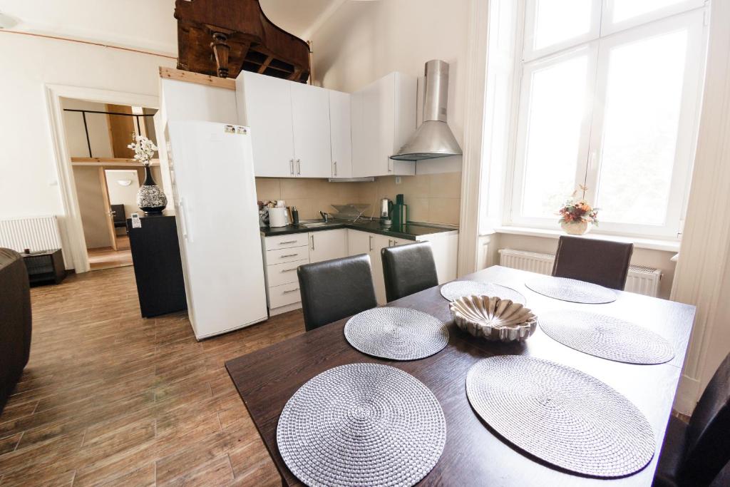 Kuchyň nebo kuchyňský kout v ubytování Urban Rooms
