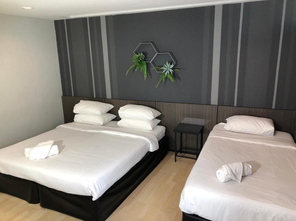 Postel nebo postele na pokoji v ubytování Paragon Inn