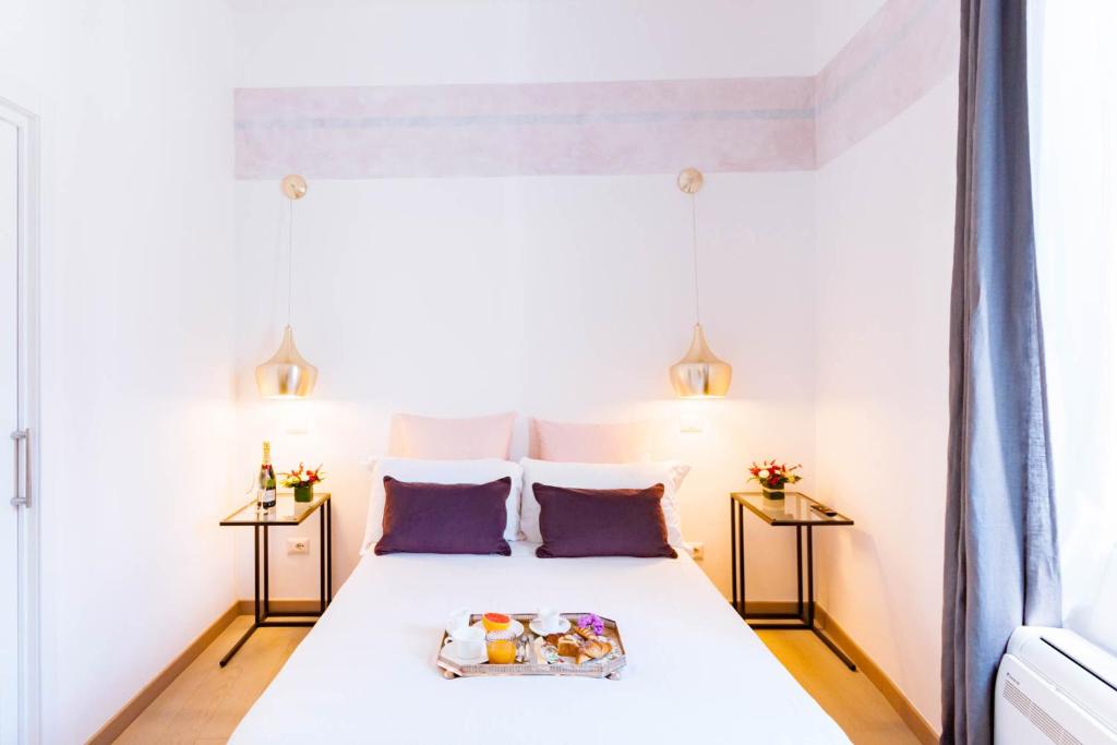A bed or beds in a room at Margana Tower
