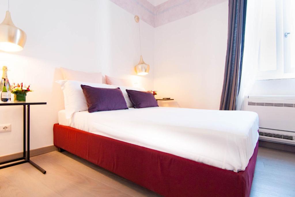 A bed or beds in a room at Margana Tower