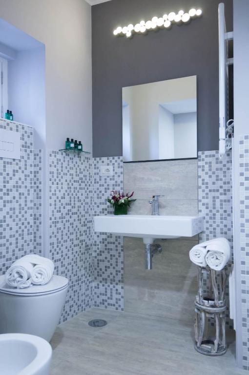 A bathroom at Margana Tower