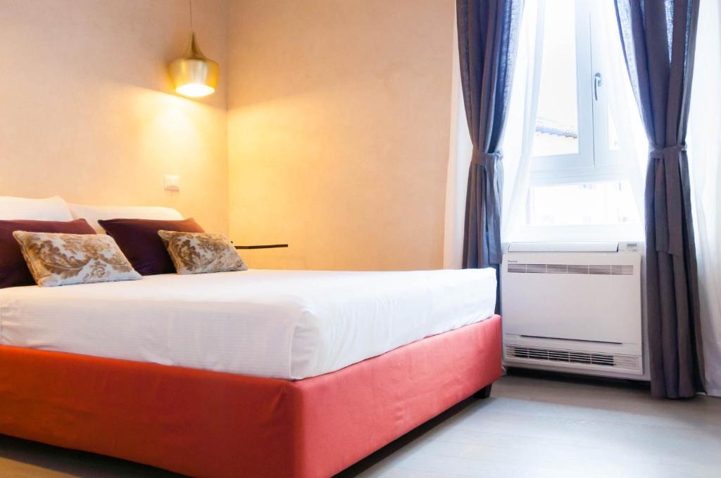 A bed or beds in a room at Margana Tower