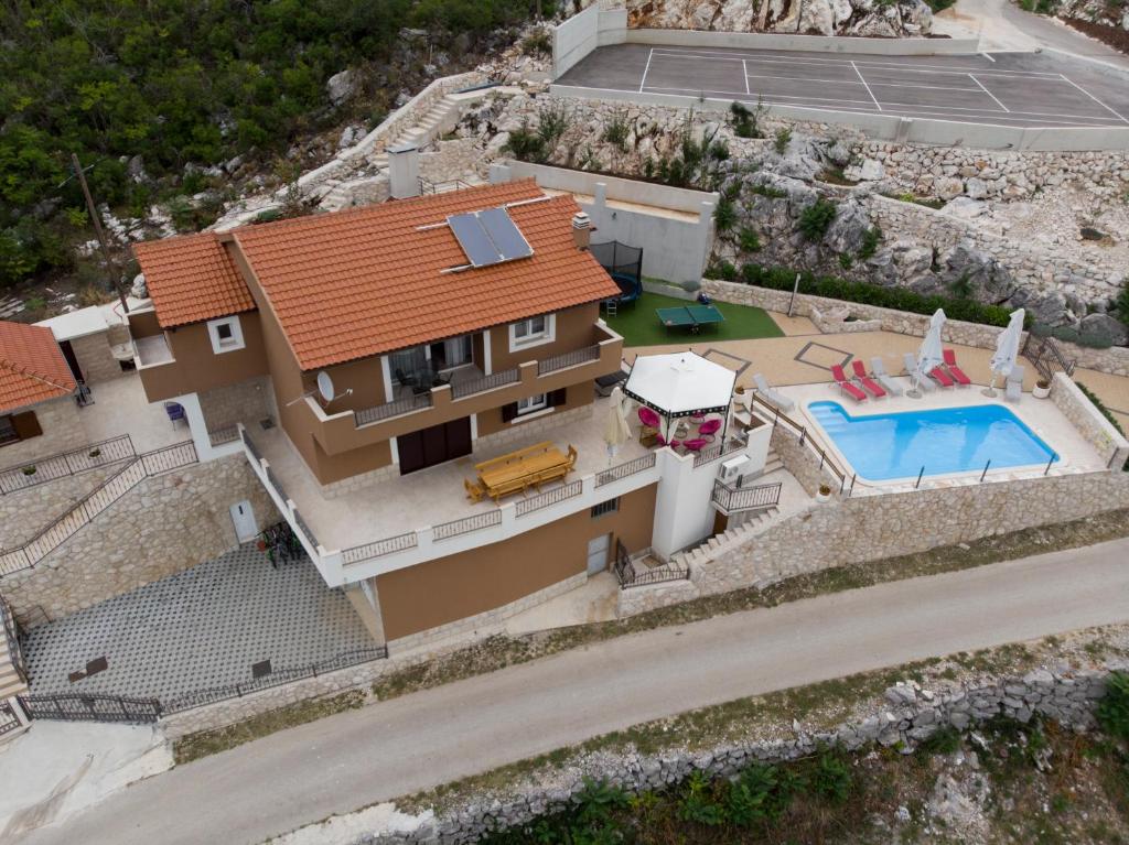 Bazén v ubytování Villa Ivana nebo v jeho okolí
